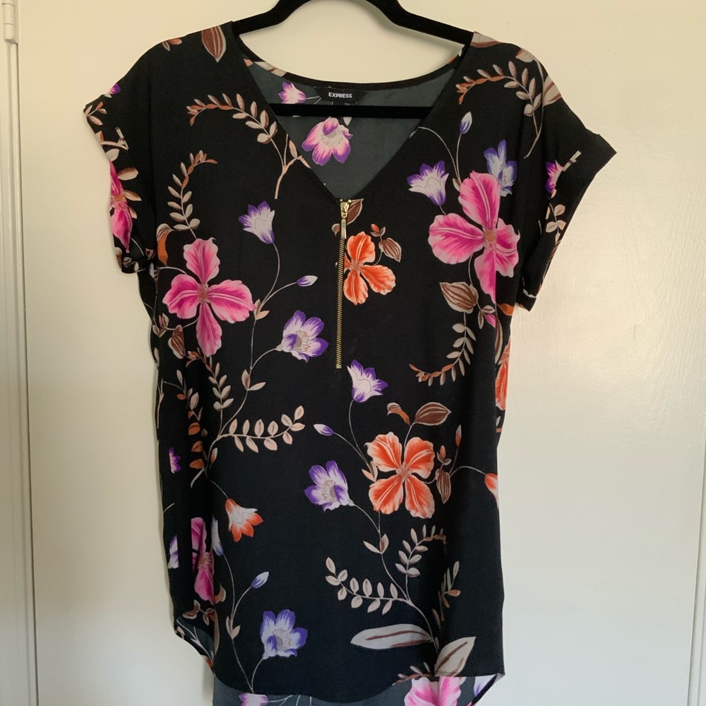 Bundle of 4 wear to work short sleeve tops.